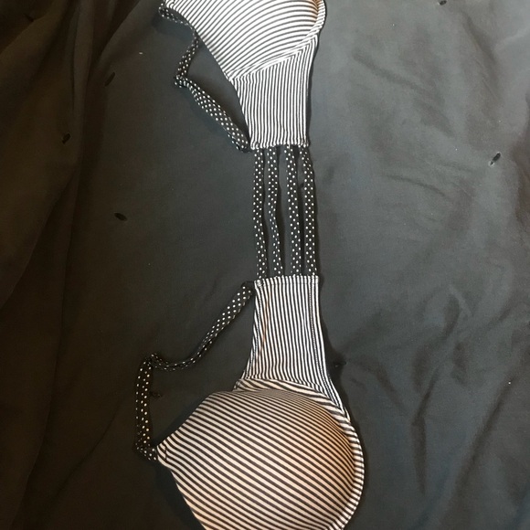 Victoria’s Secret Bra - Picture 3 of 5